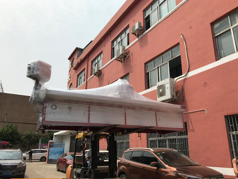 家具方管熱熔機(jī)床，專車發(fā)往山海