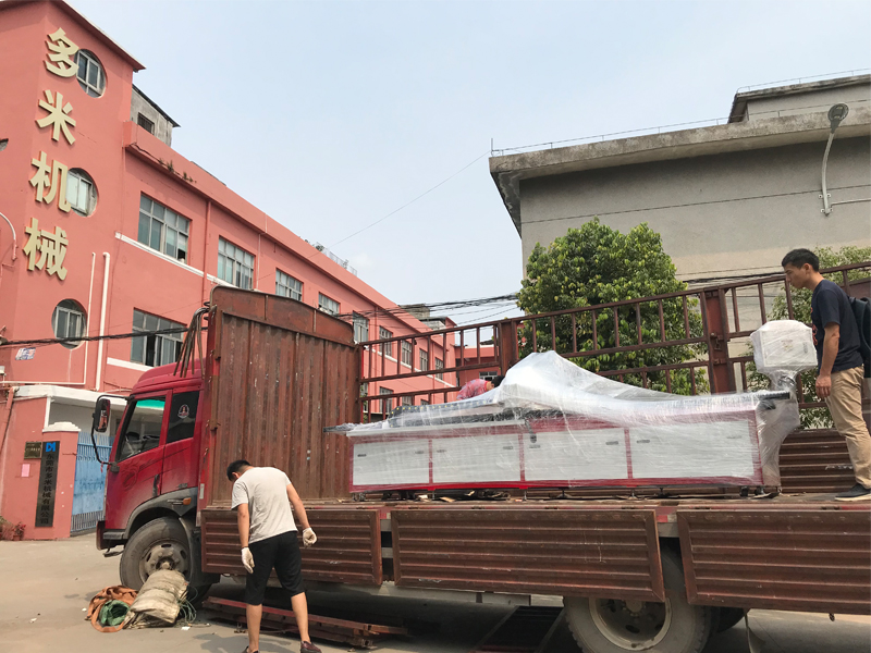 家具方管熱熔機(jī)床，專車發(fā)往山海