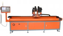 熱熔數(shù)控鉆孔機(jī)換刀按復(fù)位鍵，刀卡住了，不手